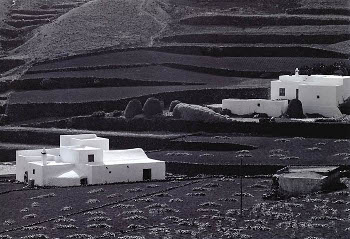 Casas de azotea, estructura cúbica y de un solo piso con sobrado. Lanzarote (fotos: Francisco Rojas Fariña).