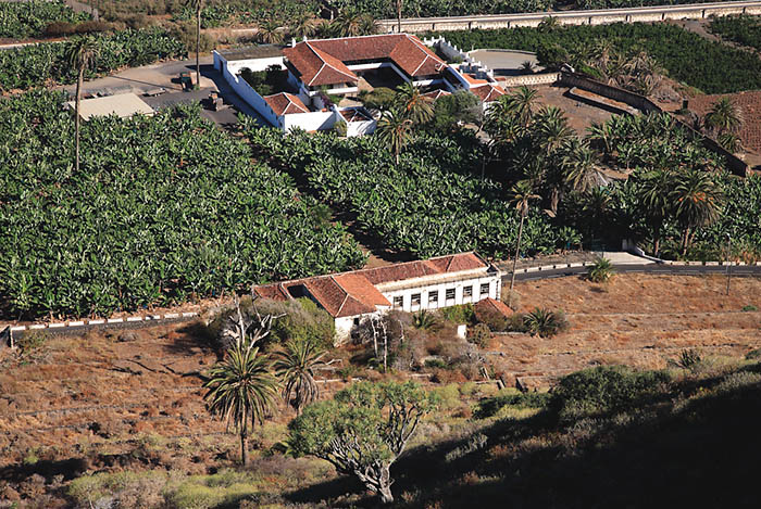 En la parte superior, La Quinta Roja; en la parte inferior, Los Brieres. Garachico, Tenerife.